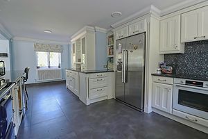 Kitchen / Breakfast Room- click for photo gallery